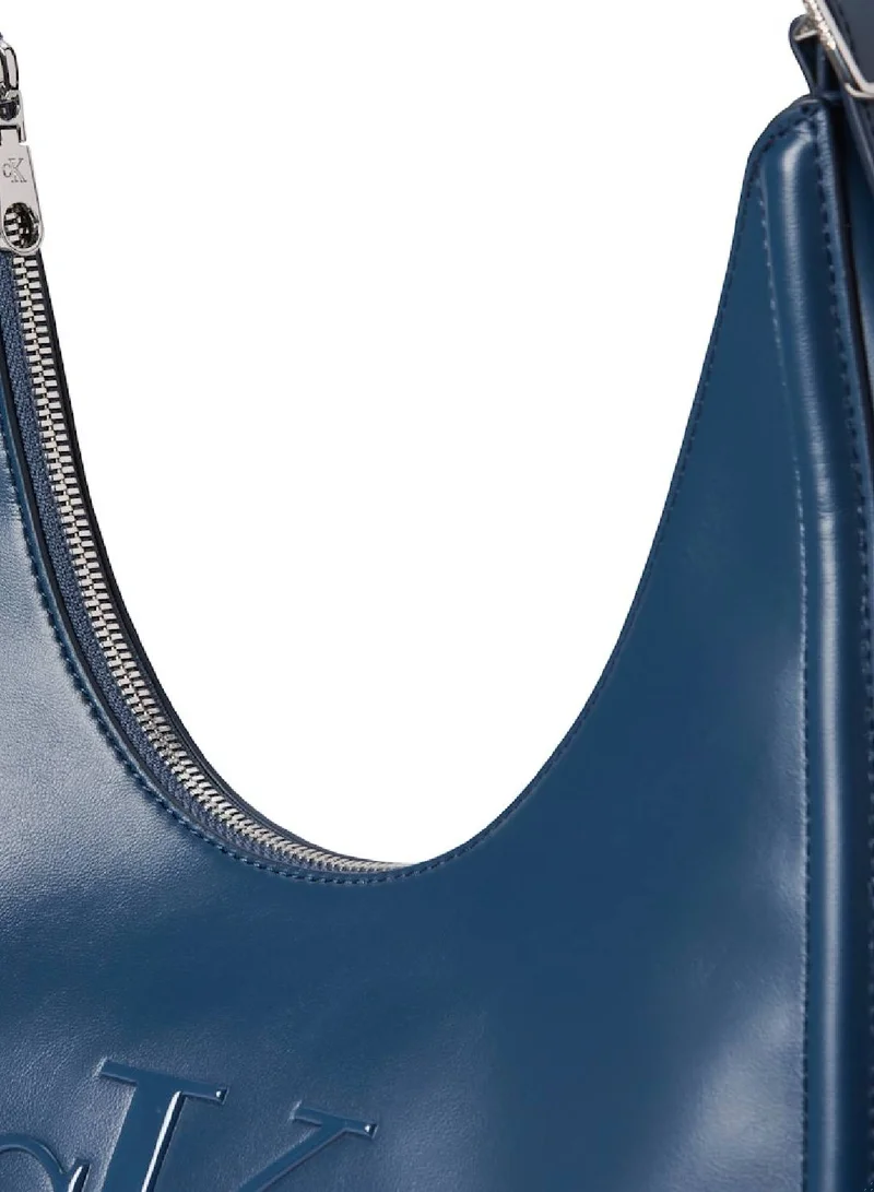 كالفن كلاين حقيبة هوبو بشعار